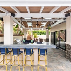 Bay Park Beauty: 4BR Retreat + Stunning Bay Views
