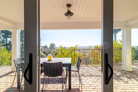 Mission Hills 3BR • Panoramic Views & Sunsets - Image 2