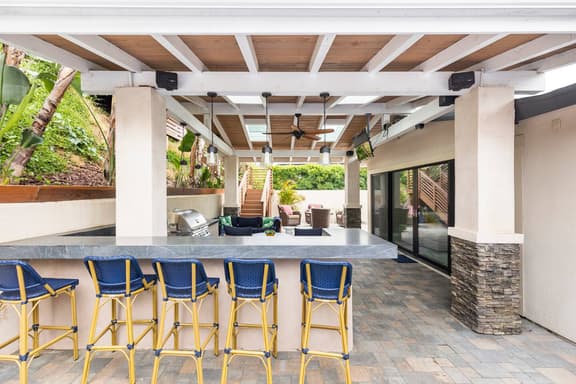 Bay Park Beauty: 4BR Retreat + Stunning Bay Views - Image 1